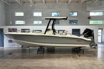 BOSTON WHALER 250 DAUNTLESS