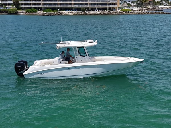 BOSTON WHALER 320 OUTRAGE — 2012 Boston Whaler 320 Outrage