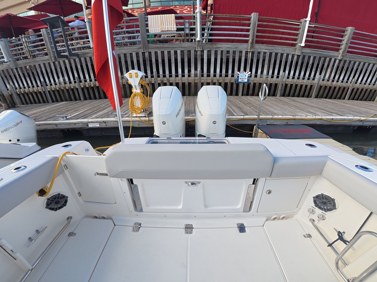 Boston Whaler 330 Outrage — 2027 Boston Whaler 330 Outrage — fotoğraf 4