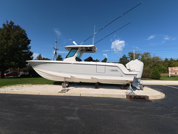 BOSTON WHALER 330 OUTRAGE — 2027 Boston Whaler 330 Outrage