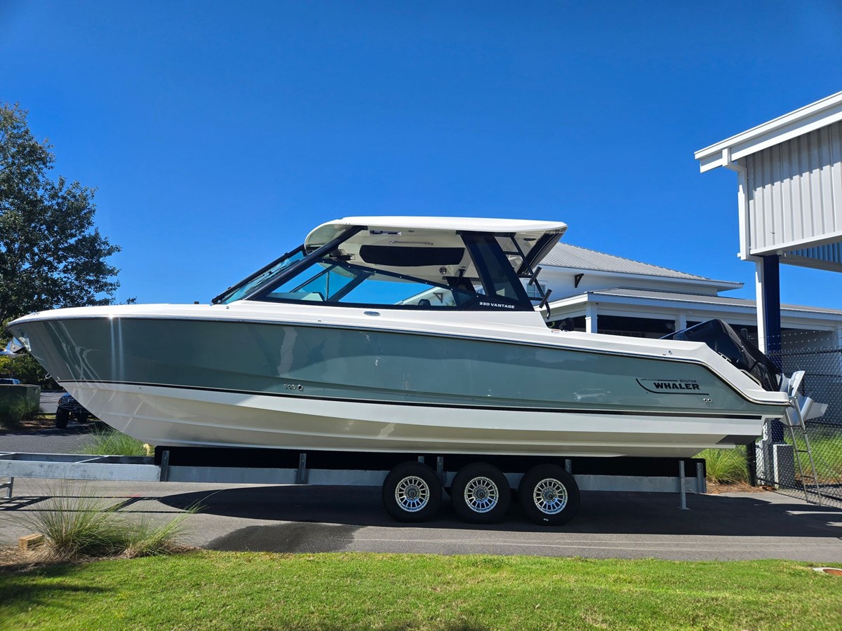 Boston Whaler 330 Vantage — 2027 Boston Whaler 330 Vantage