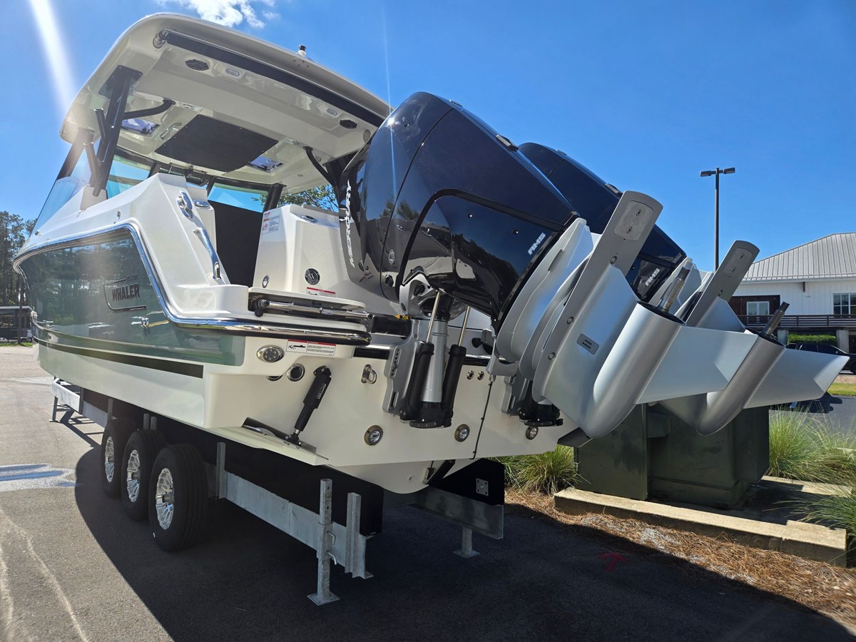 Boston Whaler 330 Vantage — 2027 Boston Whaler 330 Vantage — photo 2