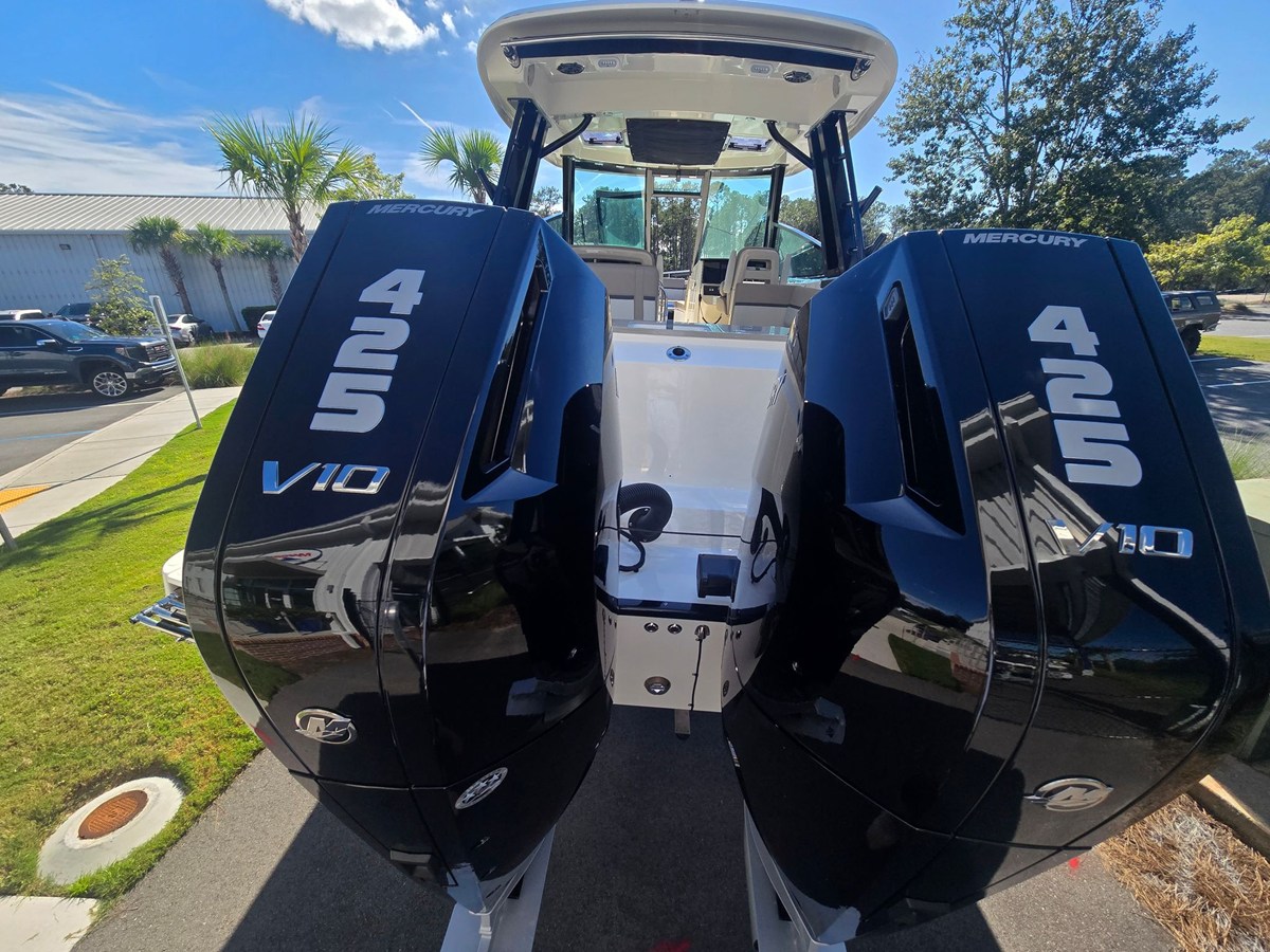 Boston Whaler 330 Vantage — 2027 Boston Whaler 330 Vantage — photo 4