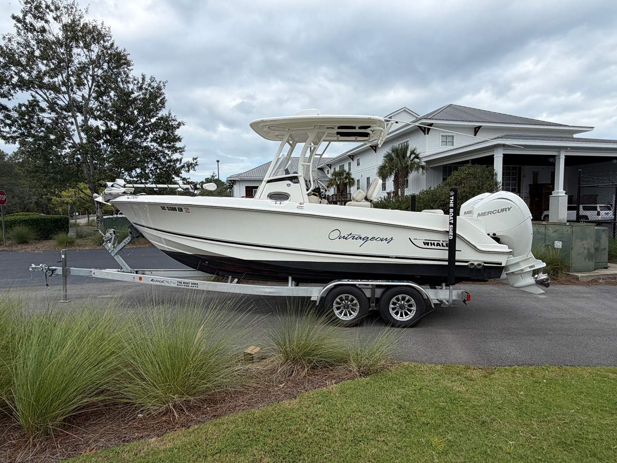 Boston Whaler 230 OUTRAGE — 2018 Boston Whaler 230 Outrage