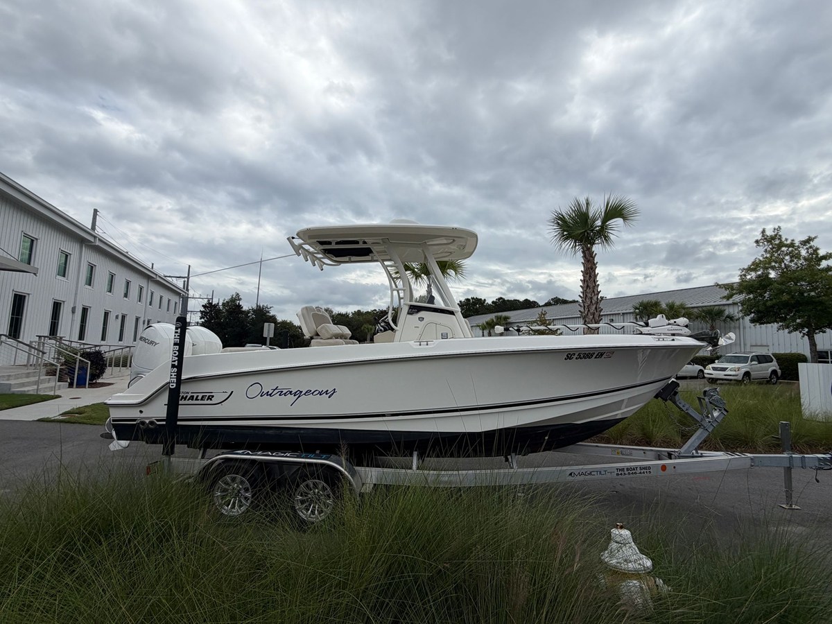 Boston Whaler 230 OUTRAGE — 2018 Boston Whaler 230 Outrage — fotoğraf 2
