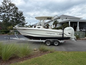 BOSTON WHALER 230 OUTRAGE