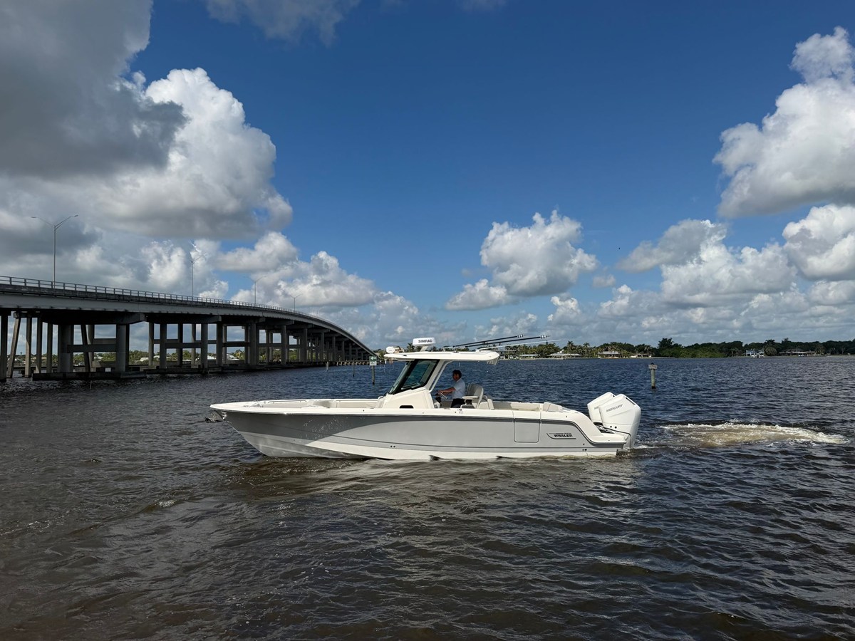 Boston Whaler 330 Outrage — 2026 Boston Whaler 330 Outrage — fotoğraf 3