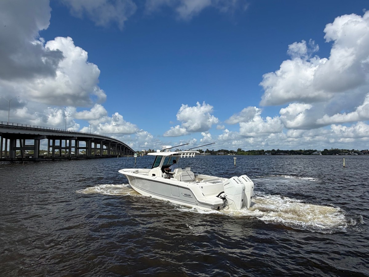 Boston Whaler 330 Outrage — 2026 Boston Whaler 330 Outrage — fotoğraf 5