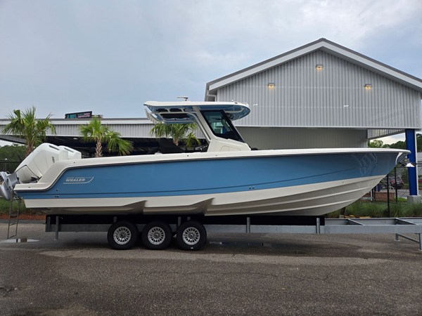 BOSTON WHALER 330 OUTRAGE — 2027 Boston Whaler 330 Outrage