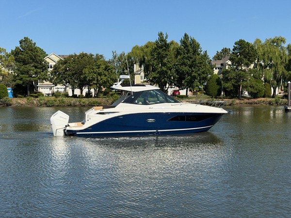 SEA RAY SUNDANCER 320 OUTBOARD — 2026 Sea Ray Sundancer 320 Outboard