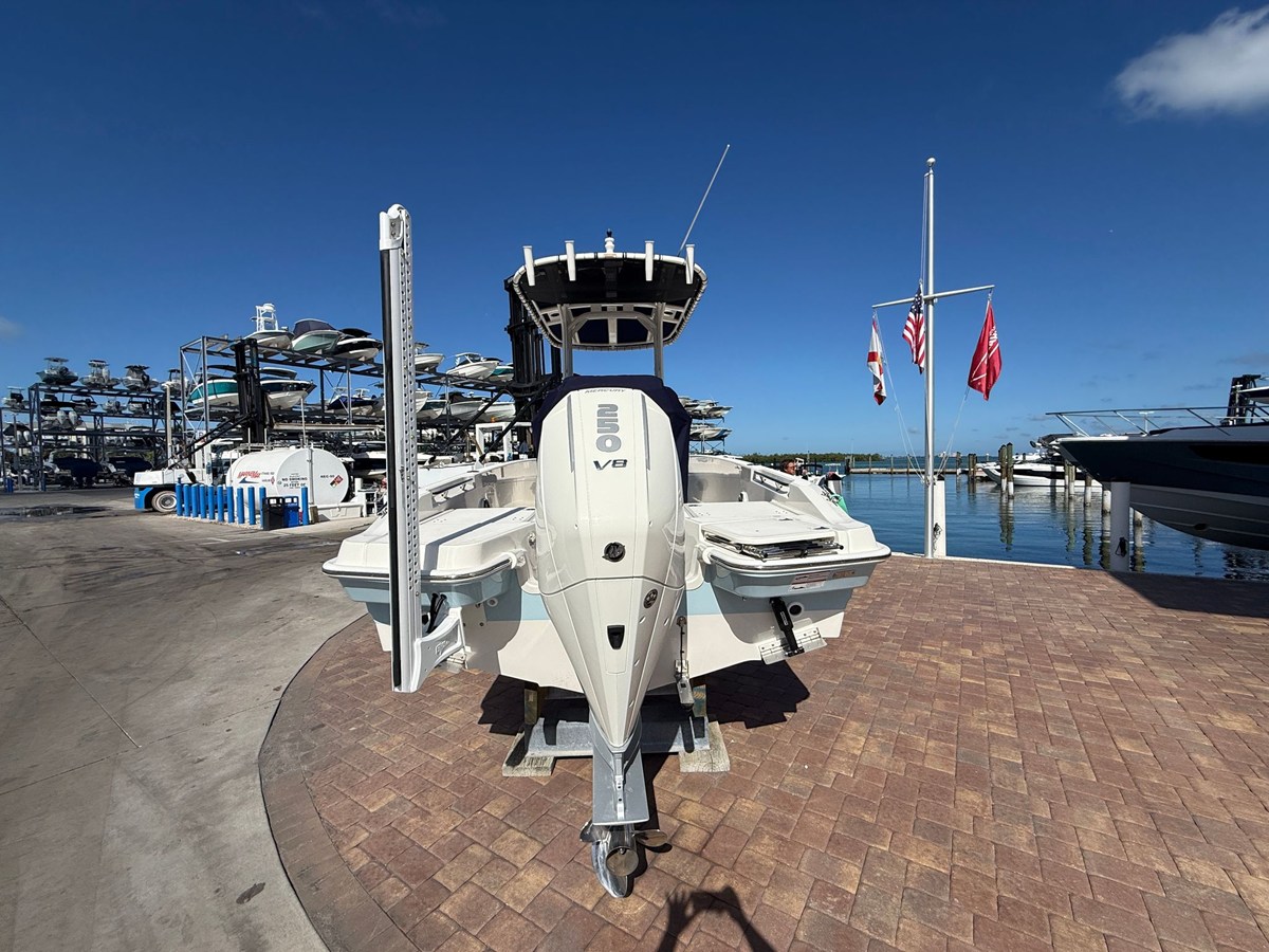 Boston Whaler 220 Dauntless — 2027 Boston Whaler 220 Dauntless — fotoğraf 5