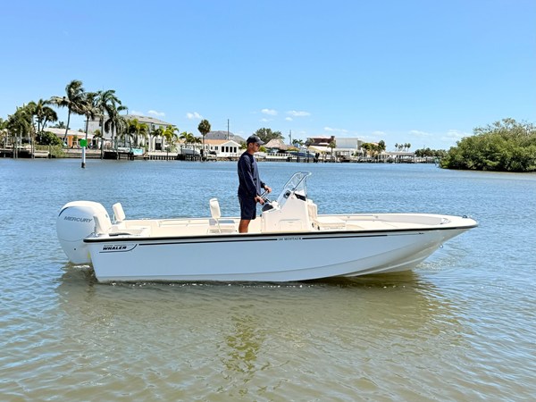 BOSTON WHALER 190 MONTAUK — 2027 Boston Whaler 190 Montauk