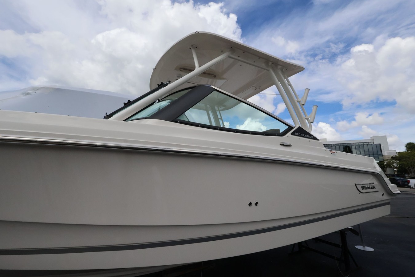 Boston Whaler 240 Vantage — 2026 Boston Whaler 240 Vantage — fotoğraf 2