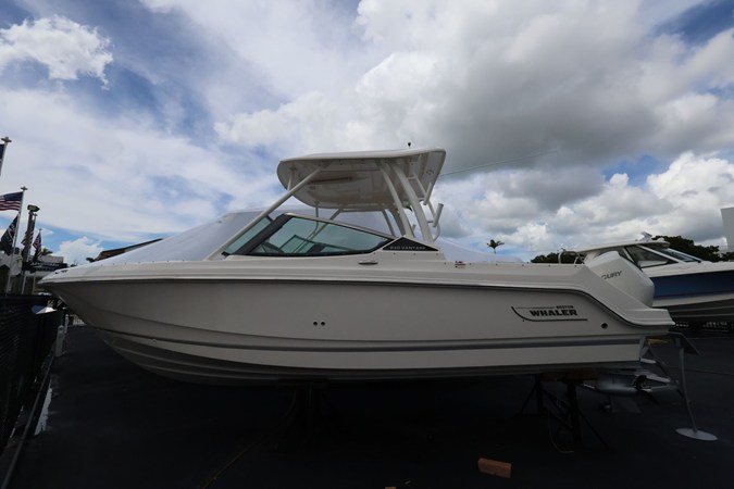 BOSTON WHALER 240 VANTAGE — 2026 Boston Whaler 240 Vantage