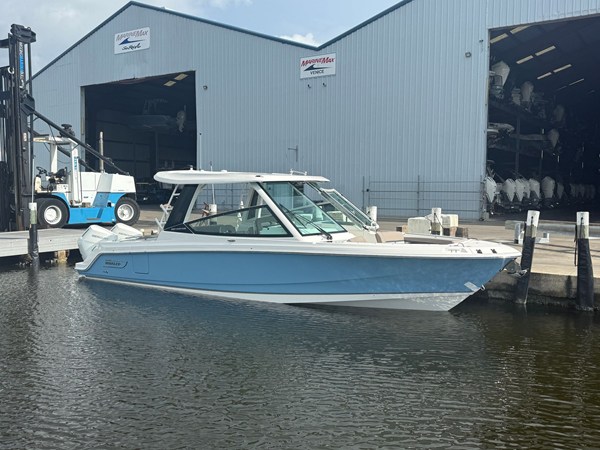 BOSTON WHALER 330 VANTAGE — 2027 Boston Whaler 330 Vantage