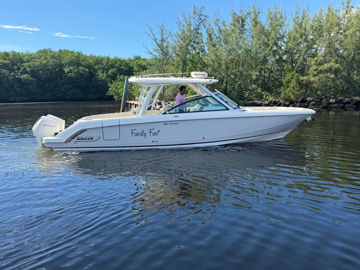 Boston Whaler 320 VANTAGE — 2021 Boston Whaler 320 Vantage