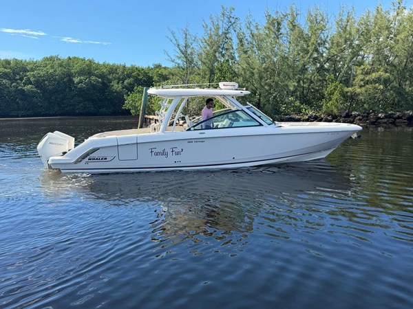 BOSTON WHALER 320 VANTAGE — 2021 Boston Whaler 320 Vantage