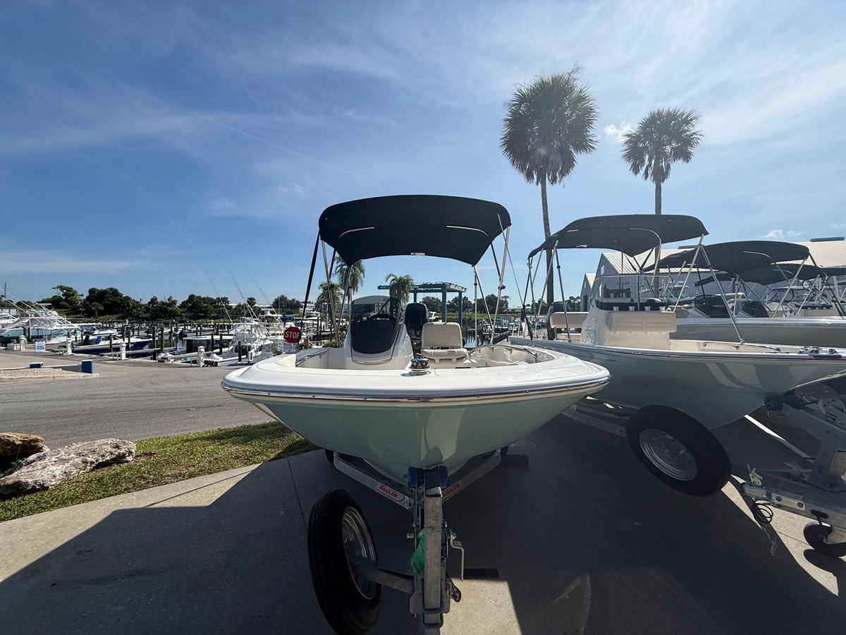 Boston Whaler 130 Super Sport — 2027 Boston Whaler 130 Super Sport — fotoğraf 3