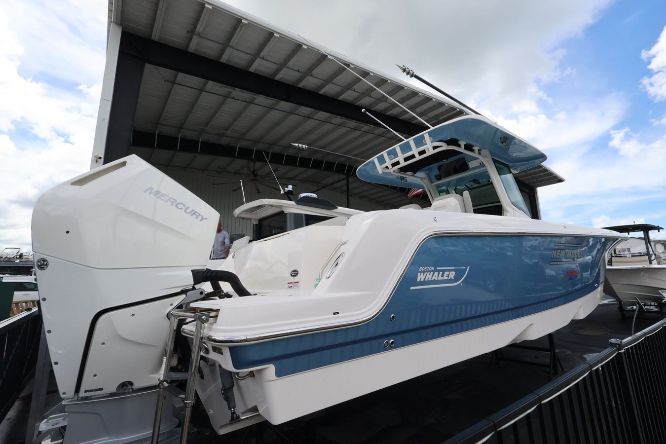 Boston Whaler 330 Outrage — 2026 Boston Whaler 330 Outrage — fotoğraf 4