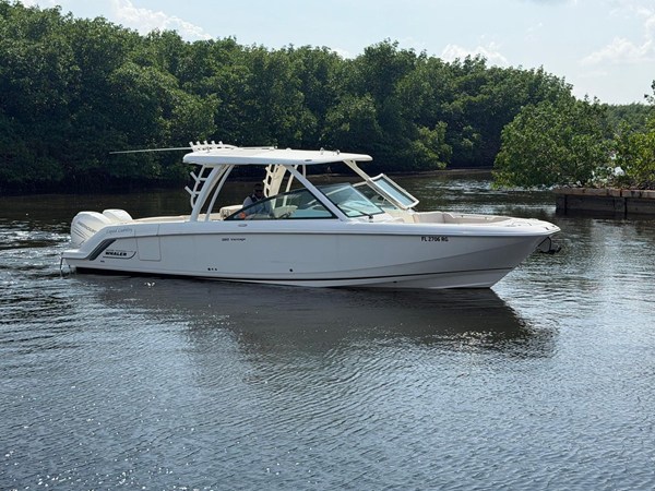 BOSTON WHALER 320 VANTAGE — 2017 Boston Whaler 320 Vantage