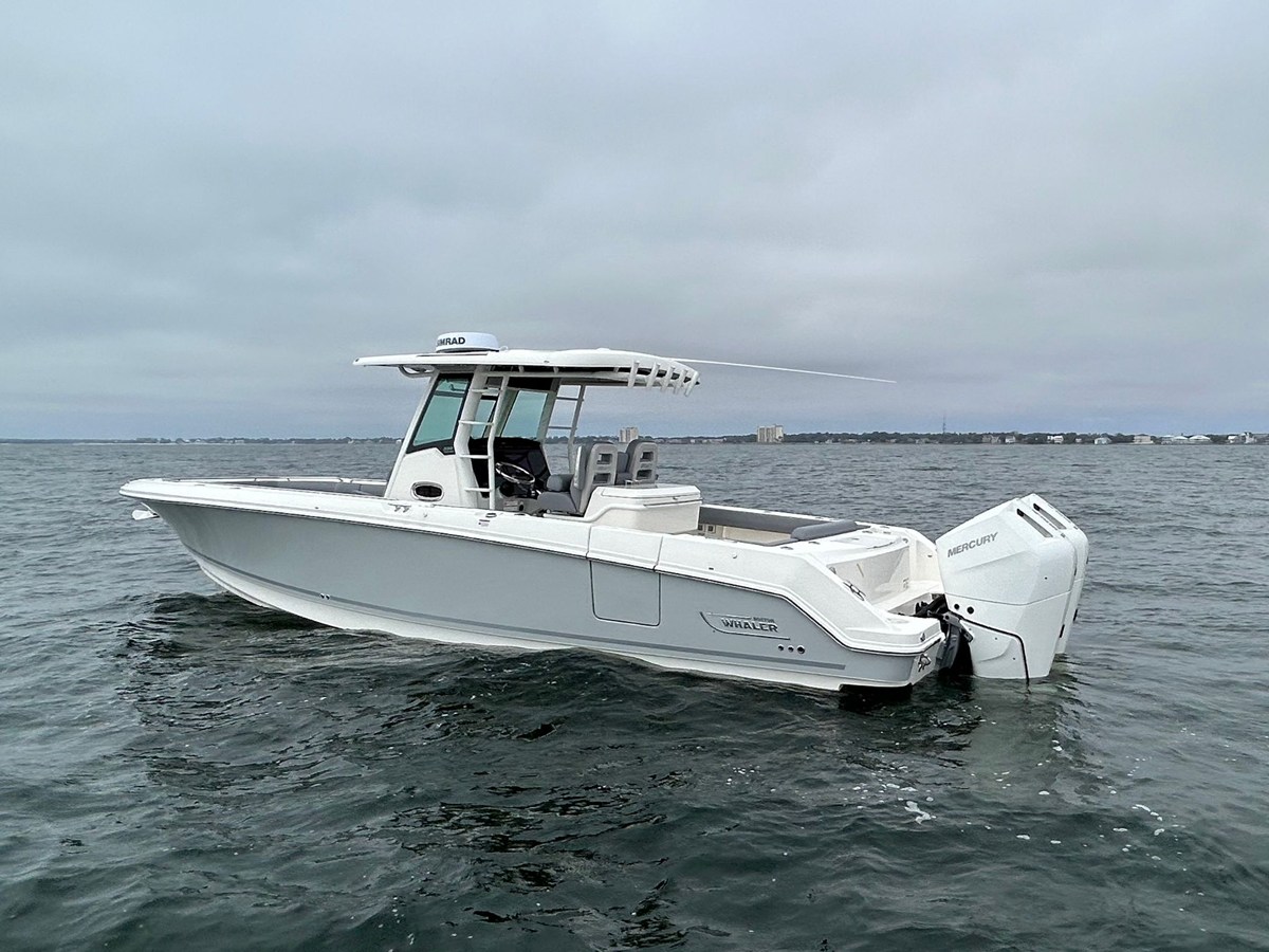 Boston Whaler 330 Outrage — 2026 Boston Whaler 330 Outrage — fotoğraf 4