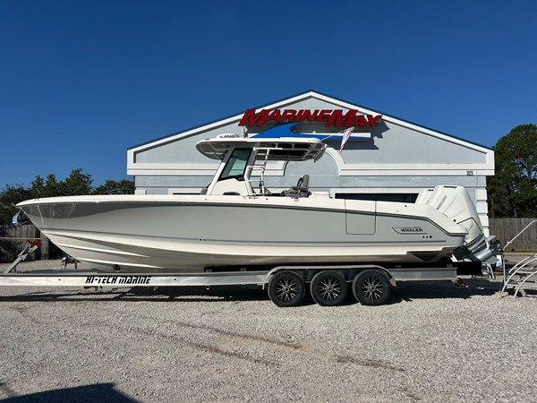 BOSTON WHALER 330 OUTRAGE — 2026 Boston Whaler 330 Outrage