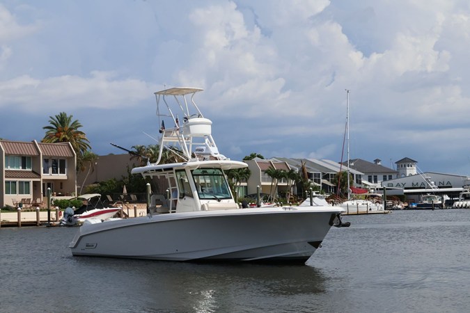 BOSTON WHALER 330 OUTRAGE — 2018 Boston Whaler 330 Outrage