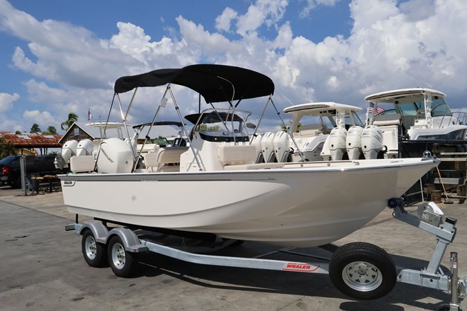 BOSTON WHALER 190 MONTAUK — 2027 Boston Whaler 190 Montauk