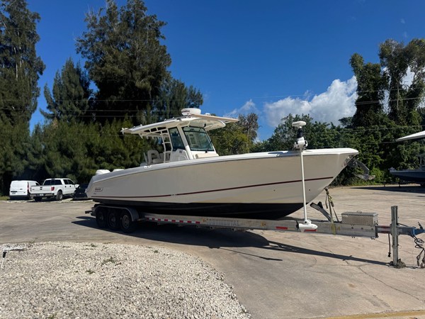 BOSTON WHALER 33 OR — 2017 Boston Whaler 33 OR