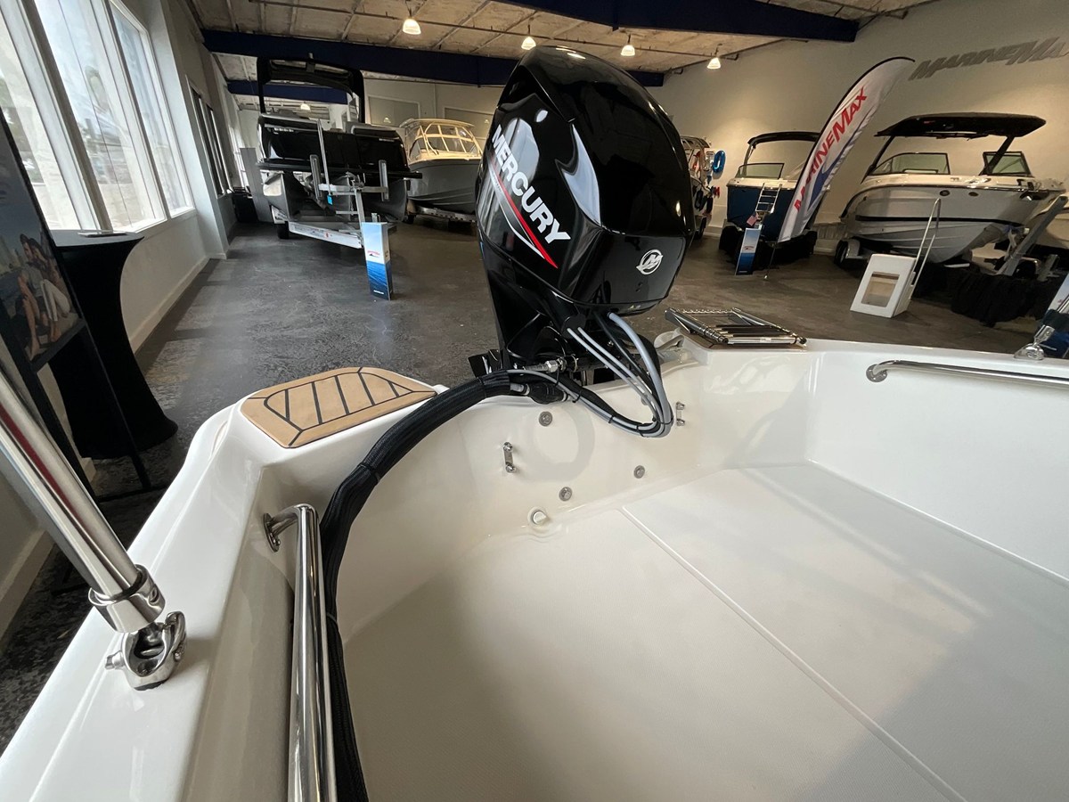 Boston Whaler 130 Super Sport — 2026 Boston Whaler 130 Super Sport — fotoğraf 2