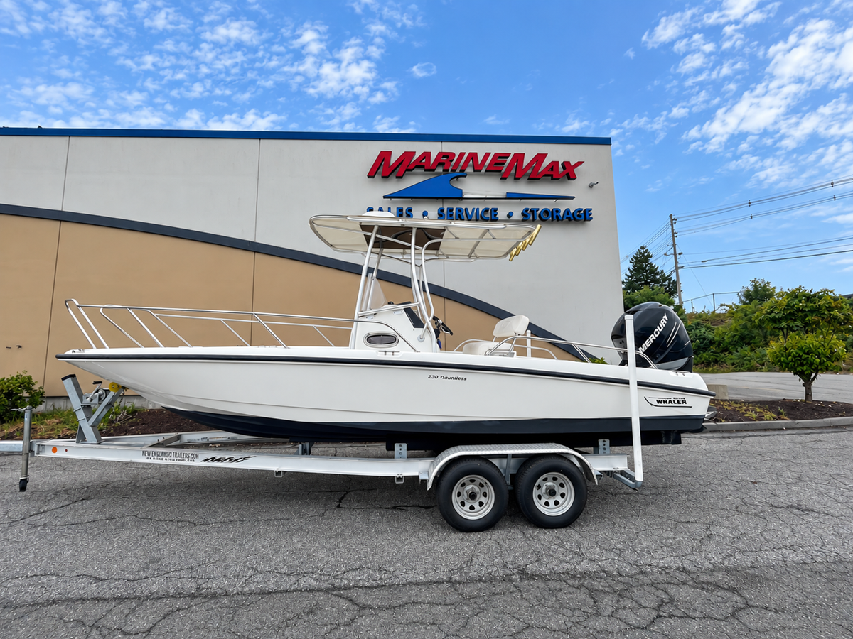 Boston Whaler 230 DAUNTLESS — 2013 Boston Whaler 230 Dauntless
