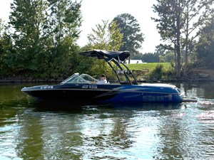 SANGER SKI BOATS V215