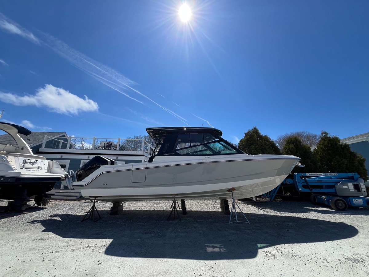 Boston Whaler 330 Vantage — 2026 Boston Whaler 330 Vantage