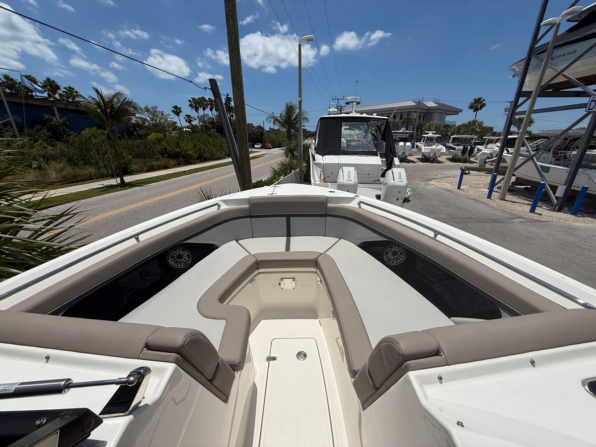 Boston Whaler 330 Vantage — 2025 Boston Whaler 330 Vantage — fotoğraf 3