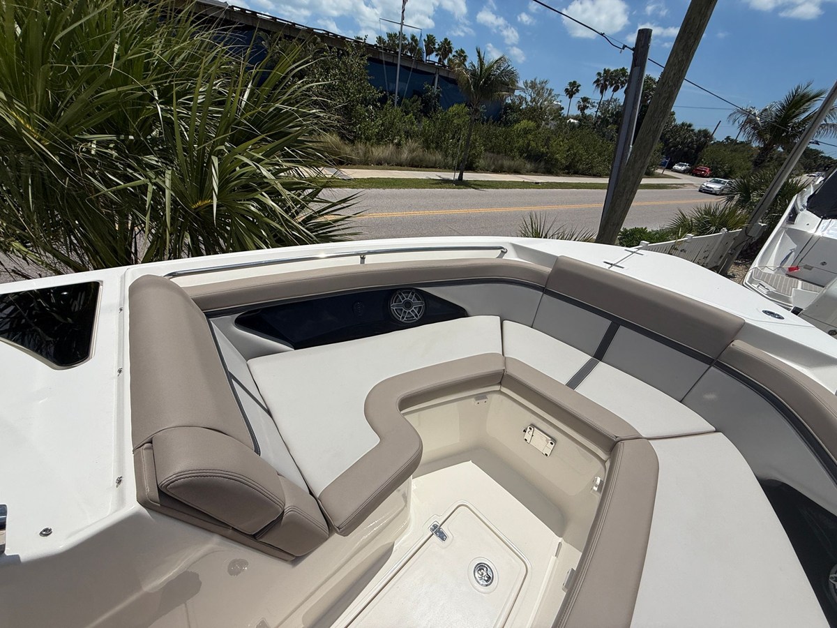 Boston Whaler 330 Vantage — 2025 Boston Whaler 330 Vantage — fotoğraf 4