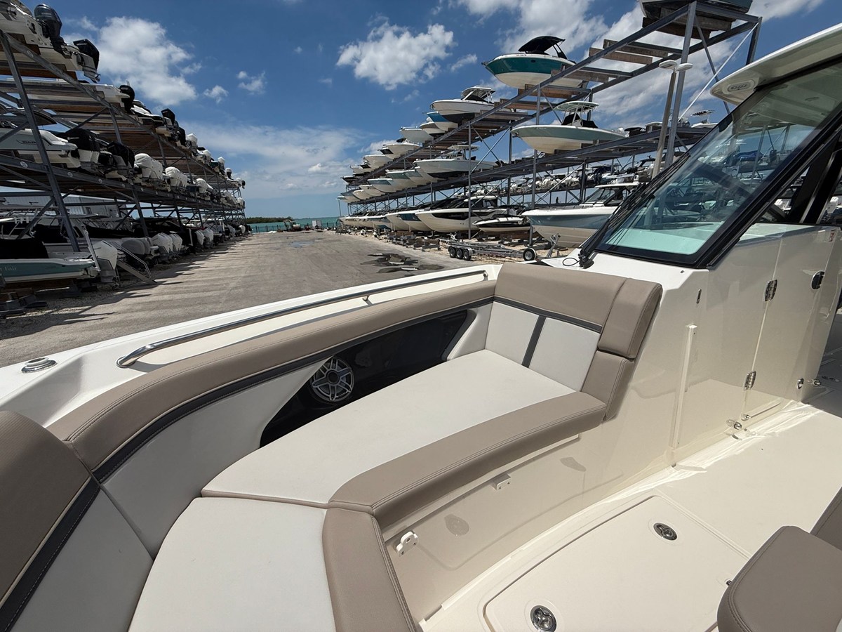 Boston Whaler 330 Vantage — 2025 Boston Whaler 330 Vantage — fotoğraf 5
