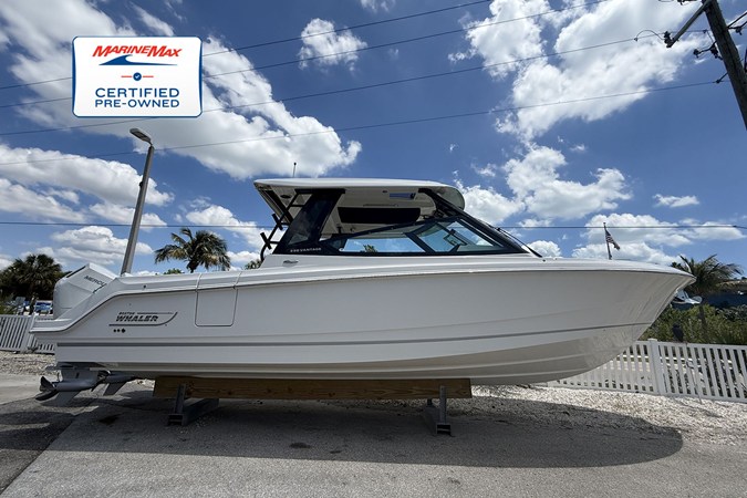 BOSTON WHALER 330 VANTAGE — 2025 Boston Whaler 330 Vantage