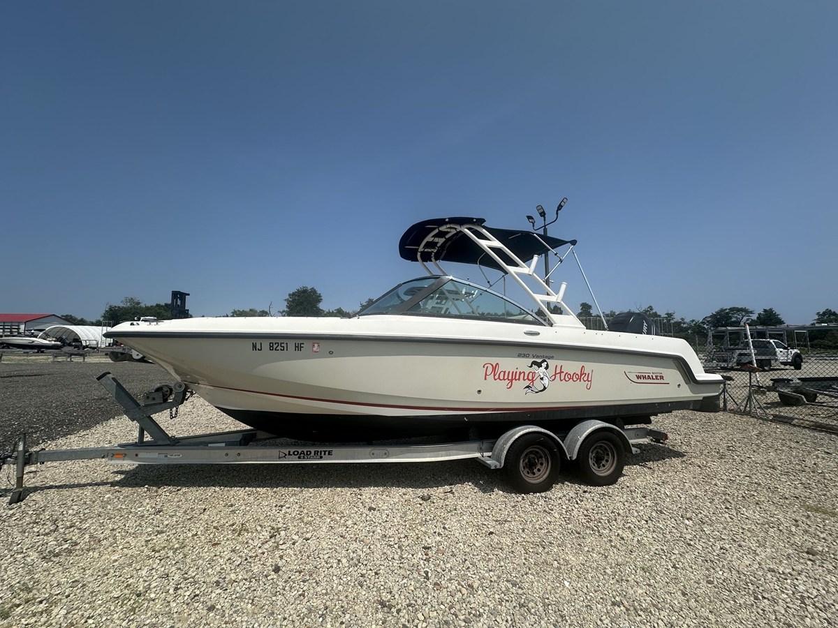 Boston Whaler 230 VANTAGE — 2013 Boston Whaler 230 Vantage