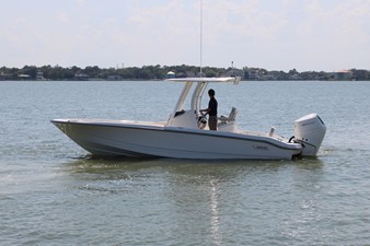 BOSTON WHALER 250 DAUNTLESS