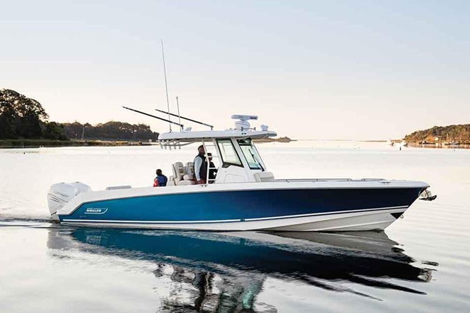 BOSTON WHALER 330 OUTRAGE — 2027 Boston Whaler 330 Outrage