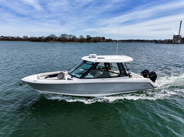 BOSTON WHALER 330 VANTAGE — 2026 Boston Whaler 330 Vantage