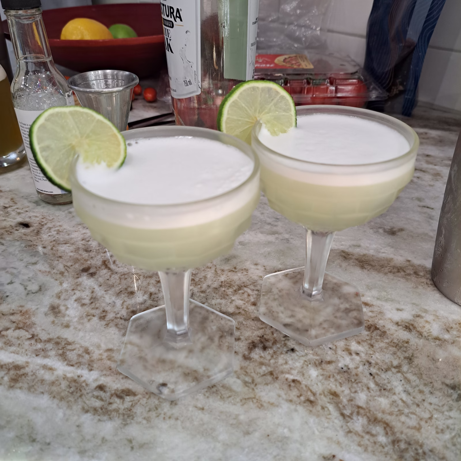 The Bumblebee Cocktail - a riff on the Bee's Knees