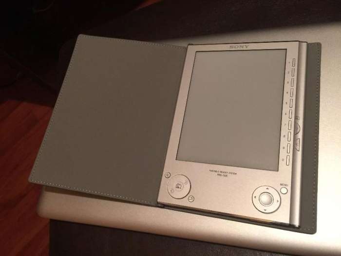 Sony PRS505 Portable Digital EReader System (Silver) in Craiova