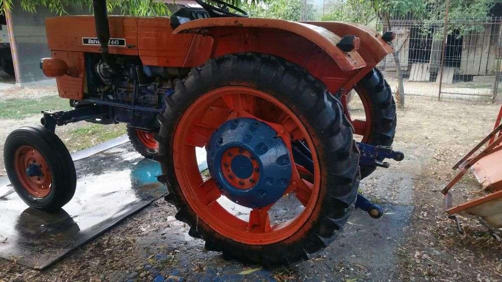 Tractor U445