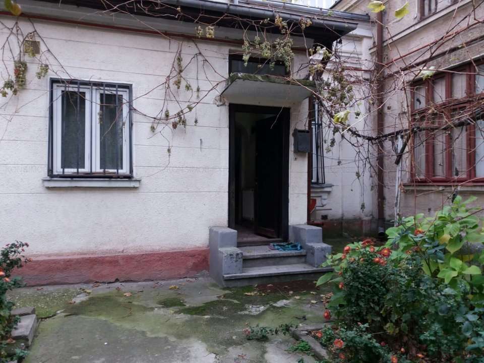 Vanzare 2 Case Caramida Piata Romana Dorobanti in Bucuresti