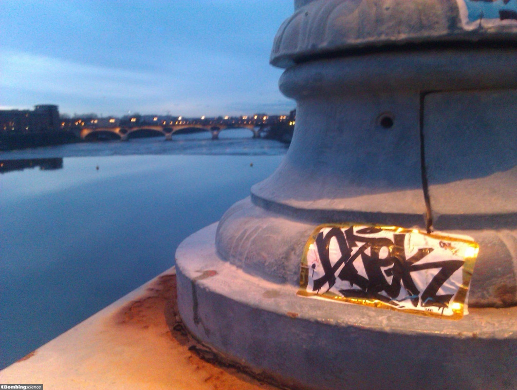 Azek / Toulouse / Bombing