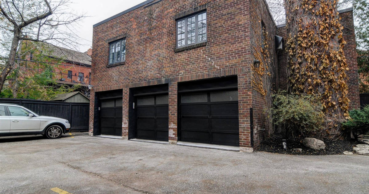 Sold! Hidden Toronto coach house goes for $1.5 million