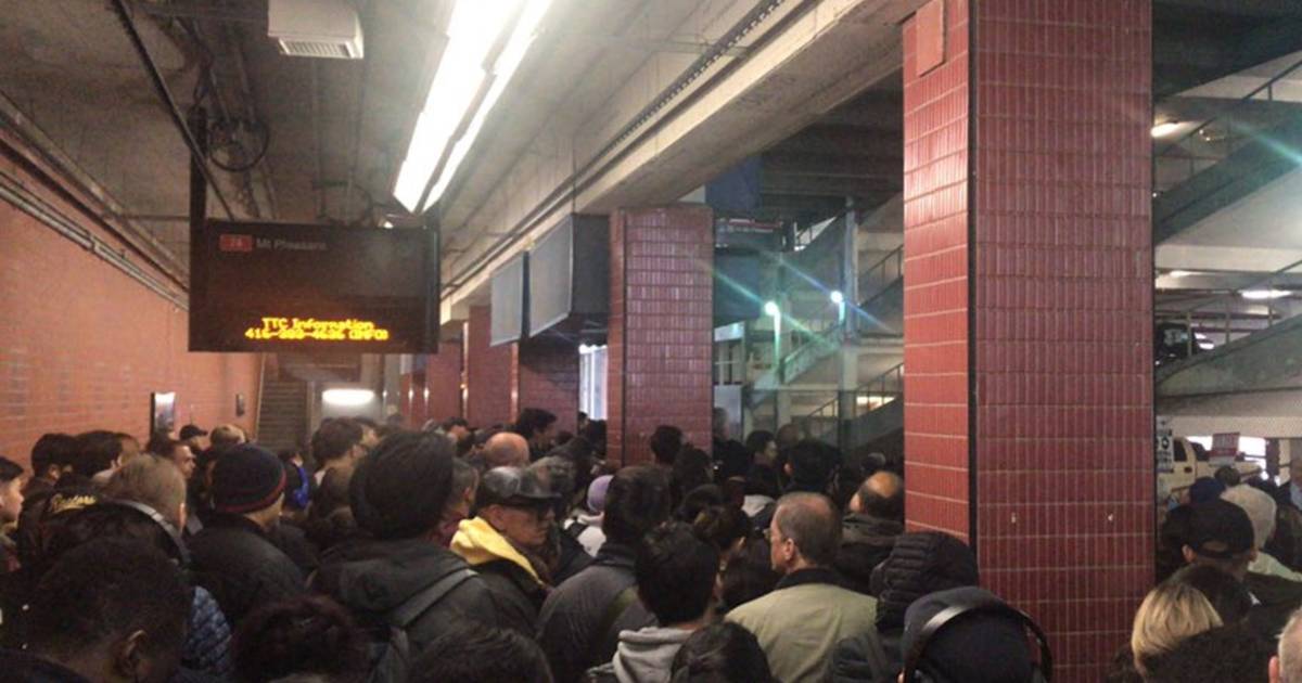 TTC subway delay causes chaos during afternoon commute