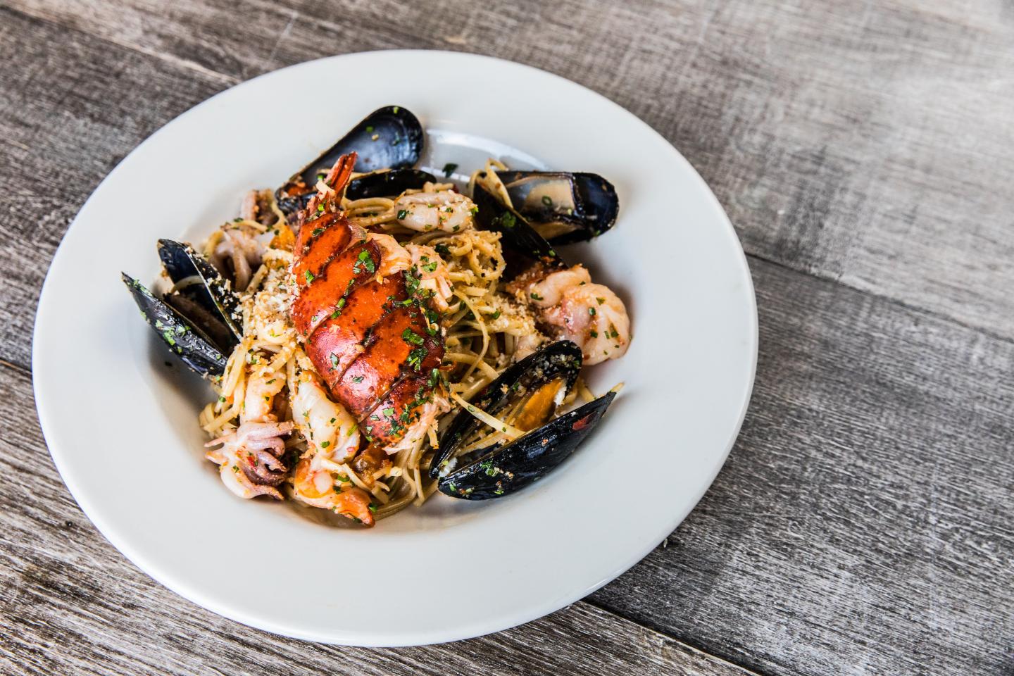 Recipe Quality Crab & Oyster Bah's Shellfish Linguine Lettuce