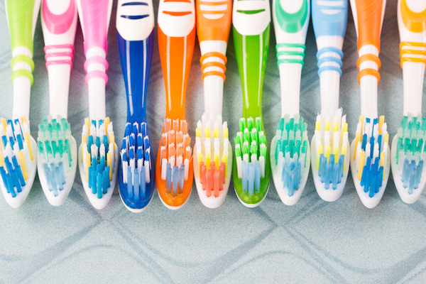 Manual Toothbrushes v.s. Electric Toothbrushes - Reddick Orthodontics
